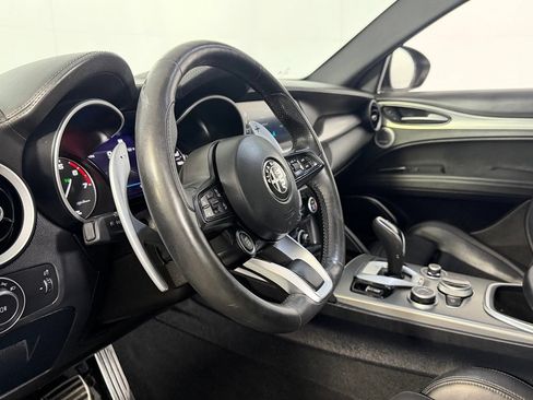 Used 2023 Alfa Romeo Stelvio Veloce AWD/4WD image 23