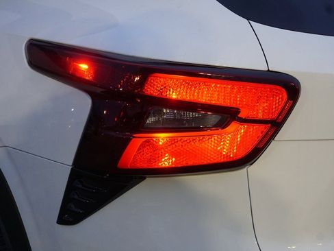 New 2026 Chevrolet Trax LT w/ Sunroof Package image 29