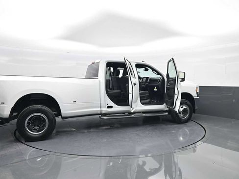 Used 2024 RAM 3500 Big Horn image 39
