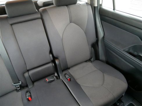 Used 2024 Toyota Highlander LE image 19