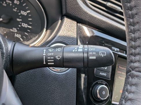 Used 2018 Nissan Rogue SV FWD image 30