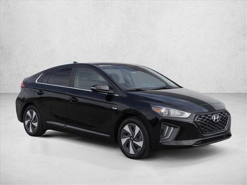 Used 2017 Hyundai Ioniq SEL FWD image 3