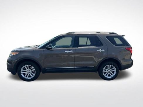 Used 2015 Ford Explorer XLT w/ Equipment Group 201A AWD/4WD image 4