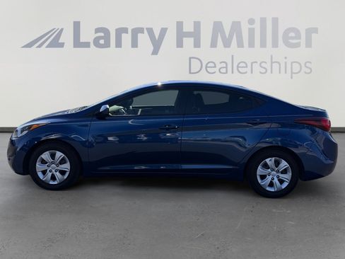 Used 2016 Hyundai Elantra SE image 2