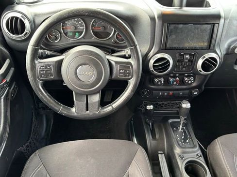 Used 2015 Jeep Wrangler Unlimited Sahara w/ Connectivity Group image 17