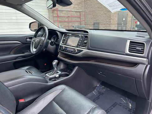 Used 2018 Toyota Highlander Limited Platinum image 29