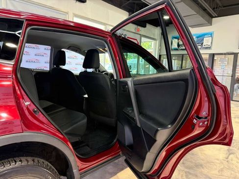 Used 2018 Toyota RAV4 LE FWD image 41