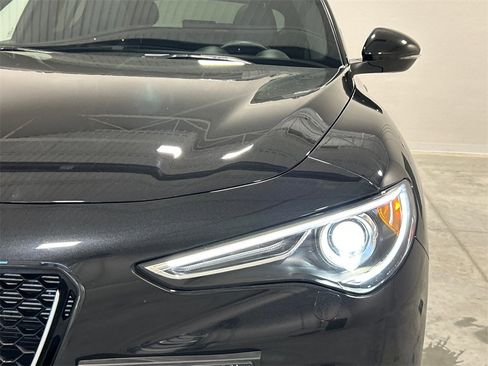 Used 2022 Alfa Romeo Stelvio Ti image 10