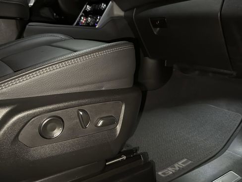 Used 2023 GMC Yukon Denali w/ Denali Reserve Package image 25