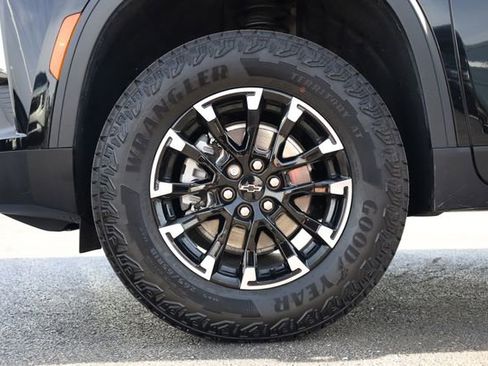 Used 2025 Chevrolet Traverse Z71 w/ Driver Confidence Package AWD/4WD image 9