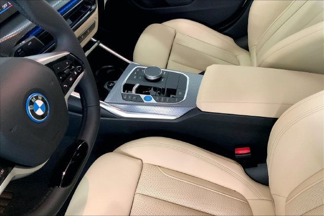 New 2026 BMW i4 eDrive40 w/ Parking Assistance Package RWD image 7
