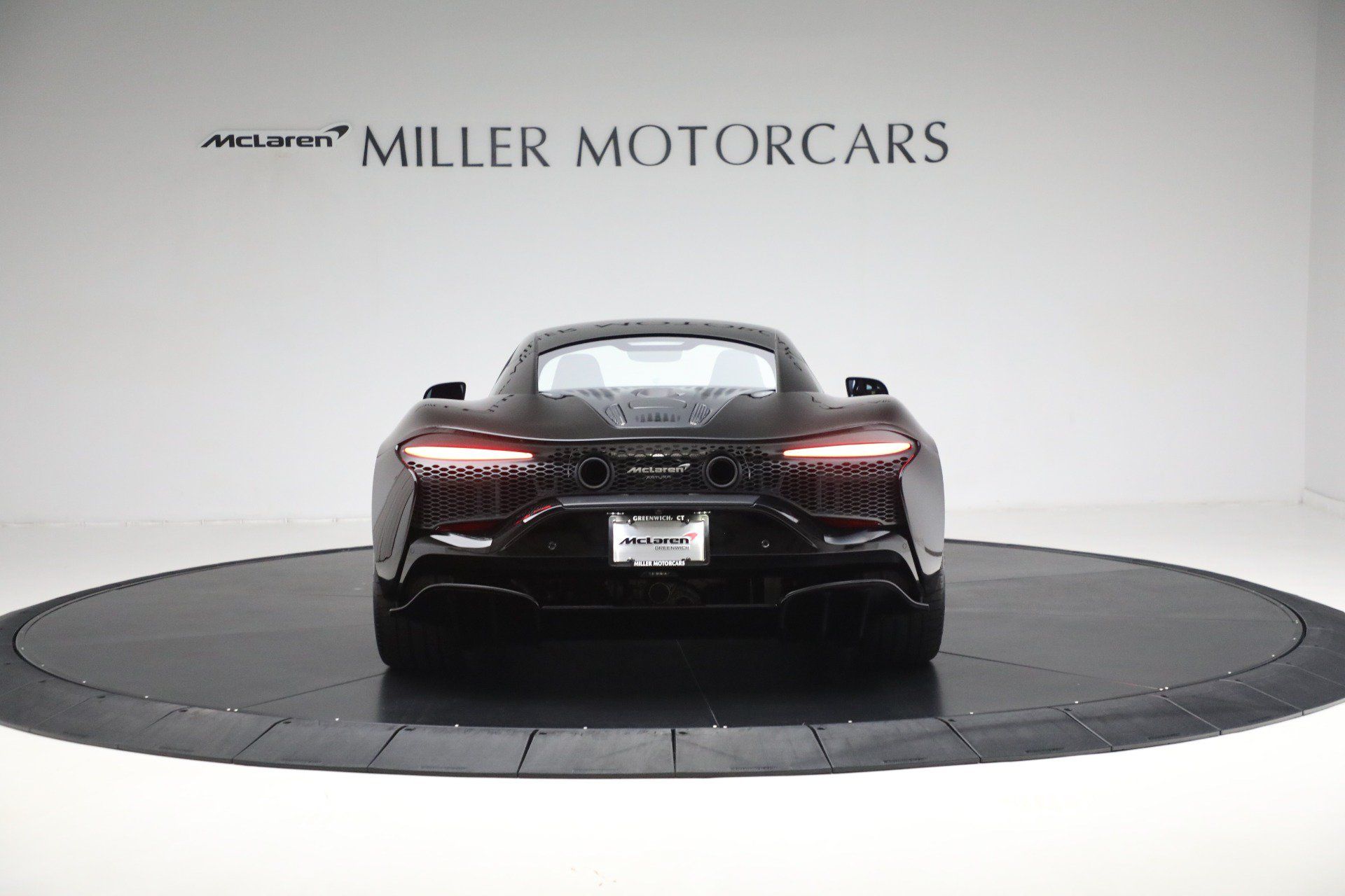 Used 2025 McLaren Artura RWD image 6