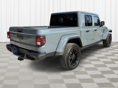 Used 2025 Jeep Gladiator Sport image 3