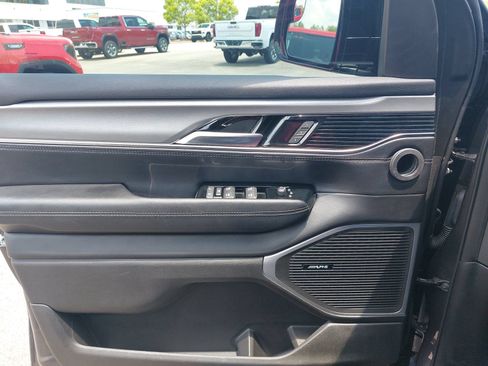 Used 2023 Jeep Wagoneer Series II AWD/4WD image 29