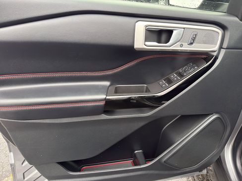 Used 2022 Ford Explorer ST-Line w/ Class IV Trailer Tow Package image 13