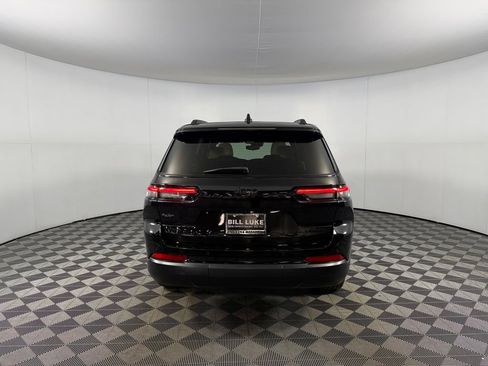 Used 2024 Jeep Grand Cherokee L Limited w/ Black Appearance Package AWD/4WD image 9
