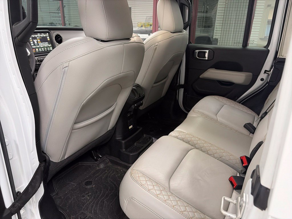 Used 2023 Jeep Wrangler Unlimited Sahara AWD/4WD image 6