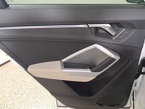 Used 2024 Audi Q3 2.0T Premium Plus image 13