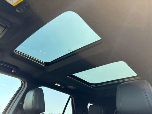 Used 2018 Ford Explorer XLT w/ Equipment Group 202A AWD/4WD image 12