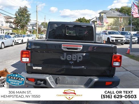 Used 2022 Jeep Gladiator Sport image 7