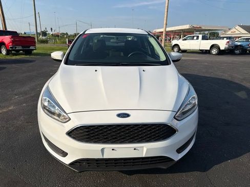Used 2018 Ford Focus SE w/ Cold Weather Package FWD image 2