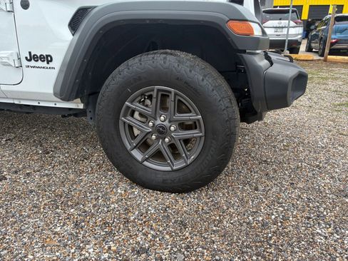 Used 2025 Jeep Wrangler Unlimited Sport AWD/4WD image 29