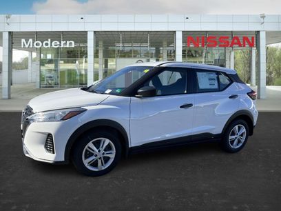 New 2025 Nissan Kicks Play S