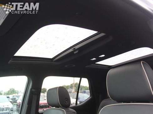 Used 2022 Chevrolet Traverse Premier w/ Redline Edition AWD/4WD image 12
