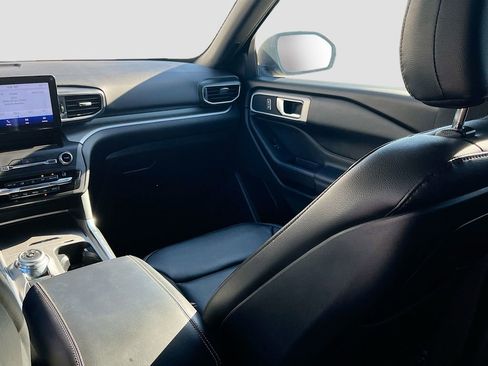 Used 2020 Ford Explorer XLT w/ Equipment Group 202A image 22