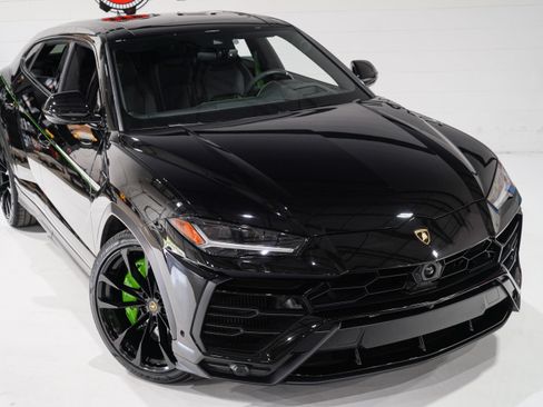 Used 2022 Lamborghini Urus AWD/4WD image 28