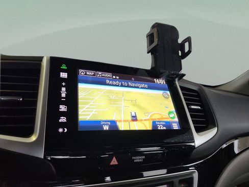 Used 2016 Honda Pilot Touring image 22