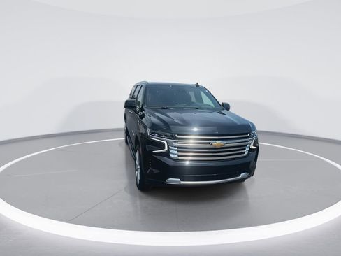 Used 2024 Chevrolet Suburban High Country image 3