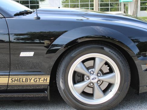 Used 2006 Ford Mustang GT RWD image 35