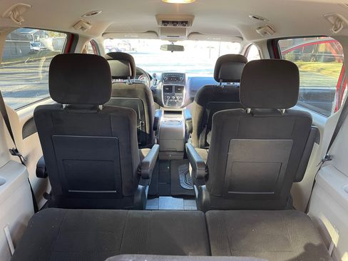 Used 2012 Dodge Grand Caravan SXT image 11