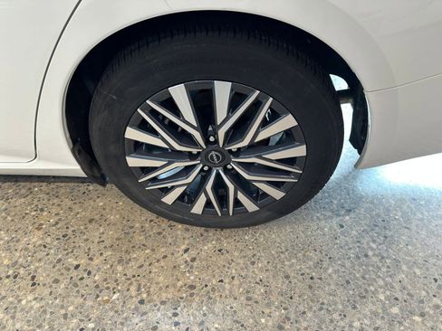 Used 2025 Nissan Altima 2.5 SV image 30