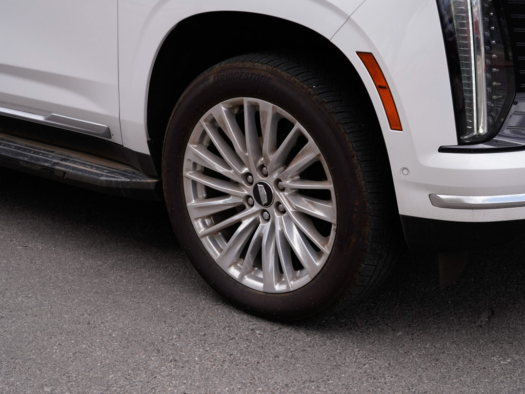 Used 2025 Cadillac Escalade ESV Premium Luxury w/ LPO, Floor Liner Package AWD/4WD image 17
