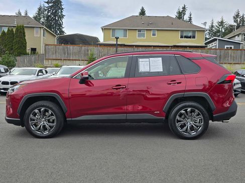 Used 2023 Toyota RAV4 XLE Premium image 5