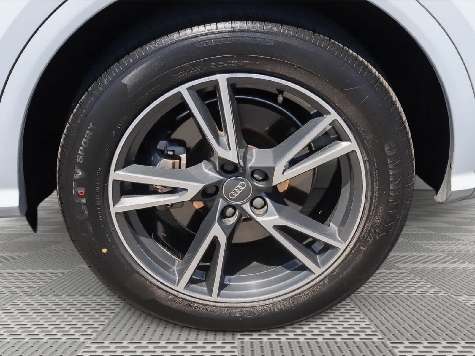Used 2020 Audi Q5 e Premium w/ Convenience Package AWD/4WD image 14