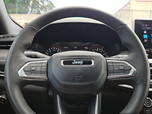 Used 2023 Jeep Compass Latitude w/ Sun and Sound Group AWD/4WD image 18