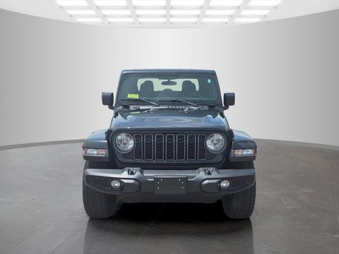 Used 2025 Jeep Gladiator Sport AWD/4WD image 3