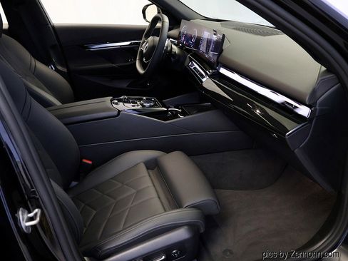 Certified 2025 BMW 540i xDrive image 37