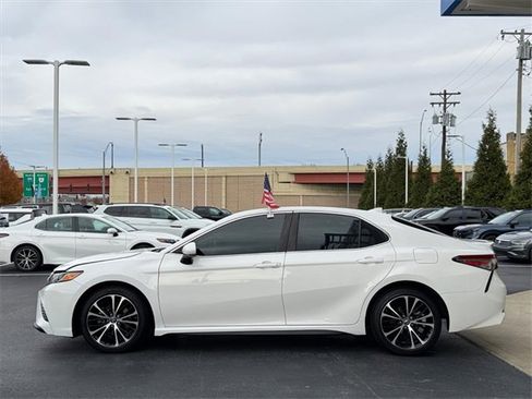 Used 2019 Toyota Camry L image 8