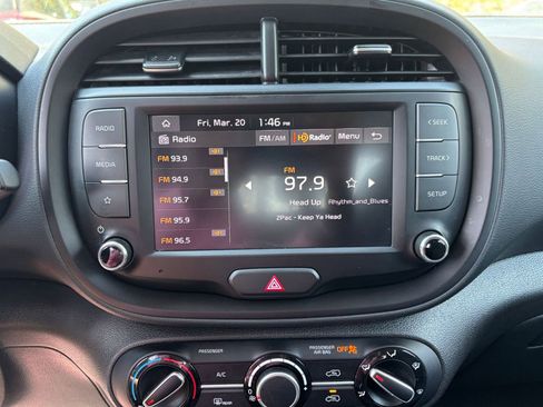 Used 2025 Kia Soul LX w/ LX Technology Package image 17