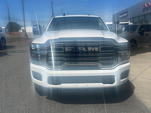 New 2026 RAM 2500 Laramie AWD/4WD image 2