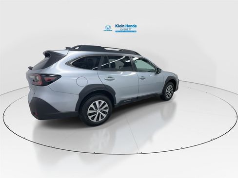Used 2023 Subaru Outback Premium AWD/4WD image 2