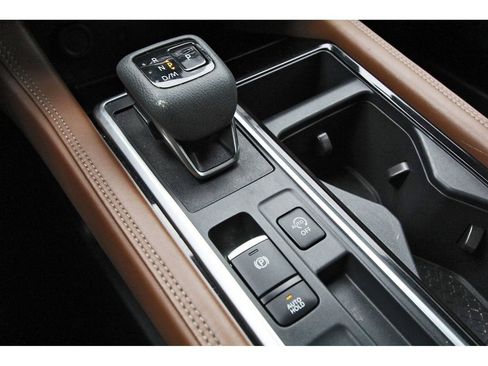 Used 2025 Nissan Pathfinder Platinum FWD image 24