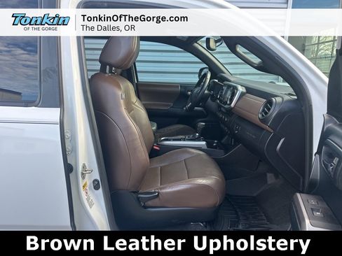 Used 2016 Toyota Tacoma Limited image 26