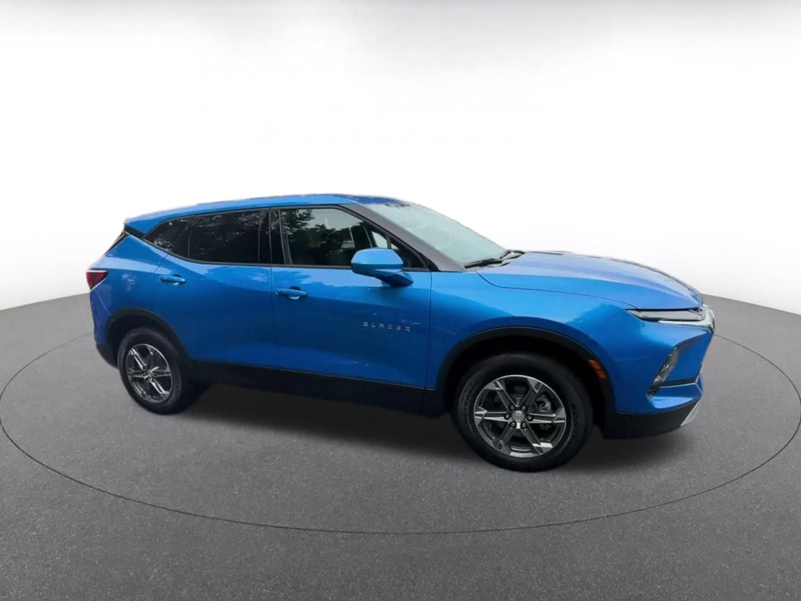Used 2026 Chevrolet Blazer LT FWD image 2