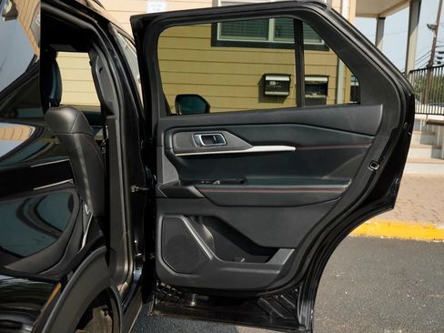 Used 2025 Ford Explorer ST-Line AWD/4WD image 34