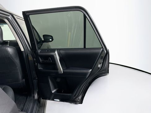 Used 2016 Toyota 4Runner SR5 image 29